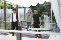 左から六角精児、今野浩喜、波岡一喜、橋本マナミ。(c)メ～テレ