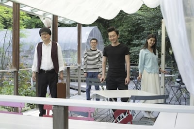 左から六角精児、今野浩喜、波岡一喜、橋本マナミ。(c)メ～テレ