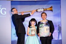 左からオール巨人、本田望結、オール阪神。