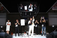 「スタート直前！このブームに乗り遅れるな！アプモンプロジェクトステージ」に登場したAMEMIYA（中央）。