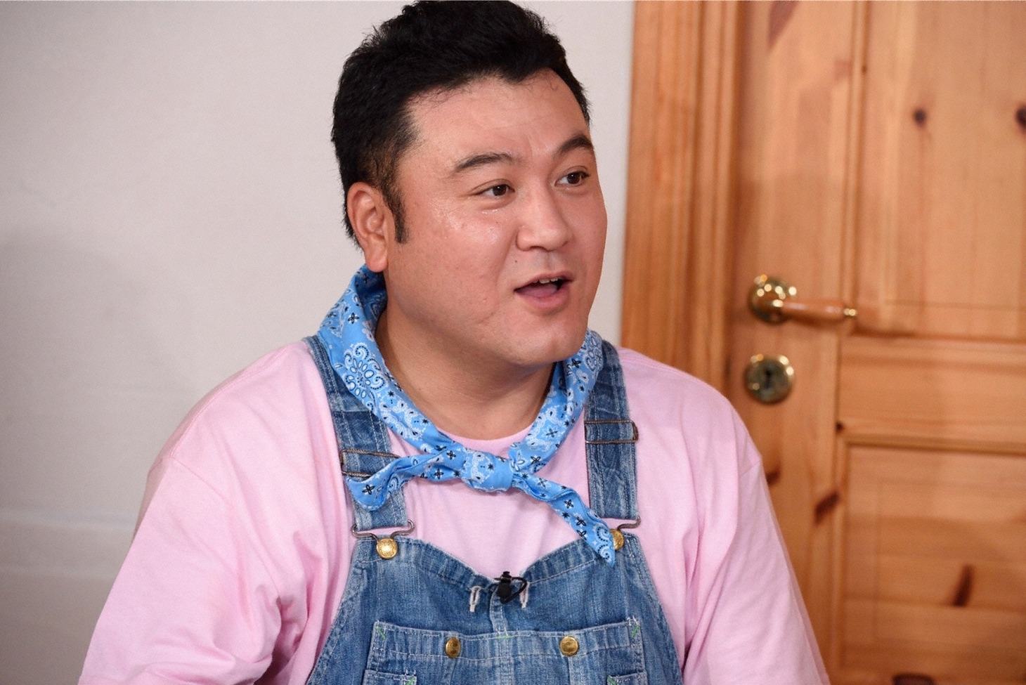 「ザキ山小屋」オーナーのアンタッチャブル山崎。(c)ABC