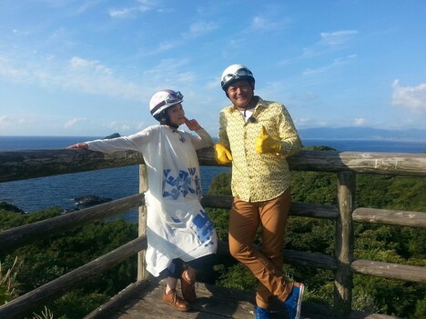 山口智充（右）と濱田マリ（左）。(c)関西テレビ