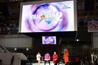 メイプル超合金が登壇したステージの様子。