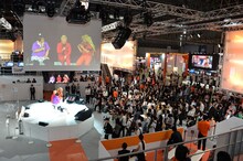 メイプル超合金が登壇したステージの様子。