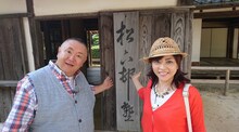 左から松村邦洋、松本明子。(c)読売テレビ