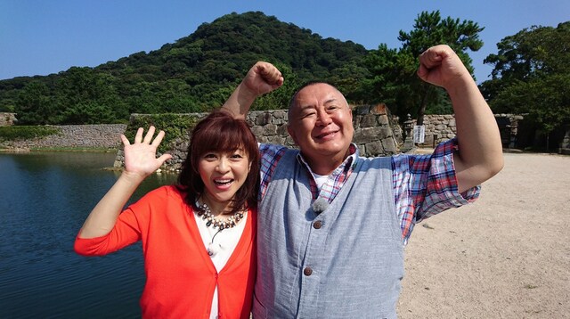 左から松本明子、松村邦洋。(c)読売テレビ