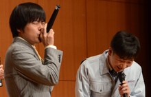 マスノマンのテーマソングを歌いながら登場したバカリズム。