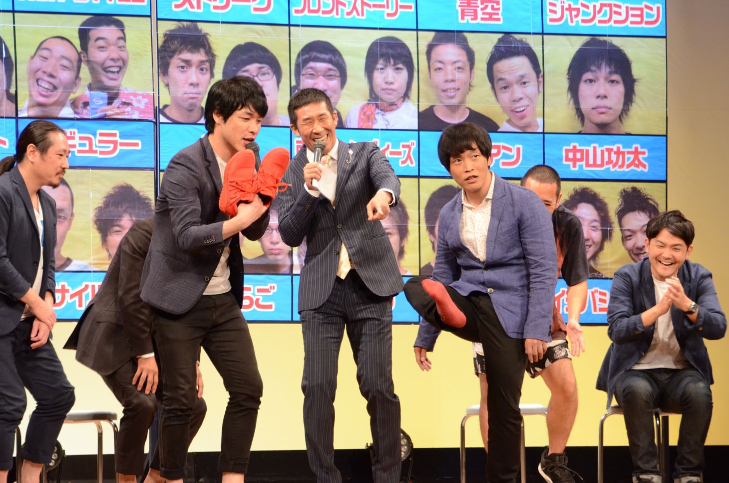 靴下まで赤かったソラシド水口に爆笑する出演者たち。