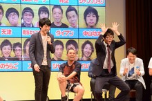 ギャグを披露するスーパーマラドーナ田中。