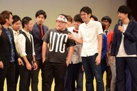 「街宣車ベタ付けするぞ！」と悪態をつく37期の山家佑介。