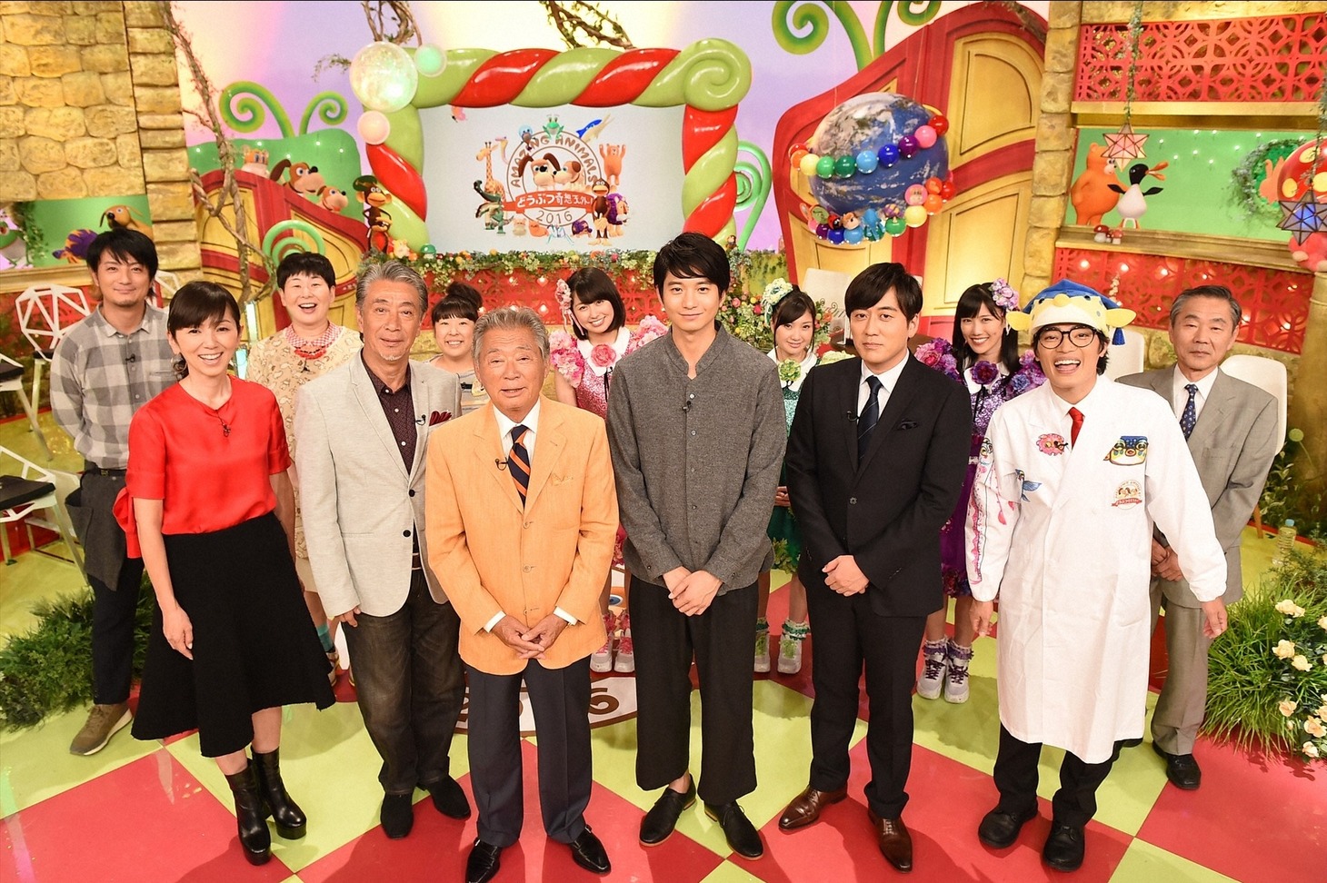 「どうぶつ奇想天外2016」の出演者たち。(c)TBS