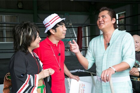 （左から）水谷千重子、藤井隆、竹内力。(c)ABC