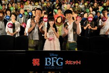 左から麒麟・田村、本田望結、麒麟・川島。