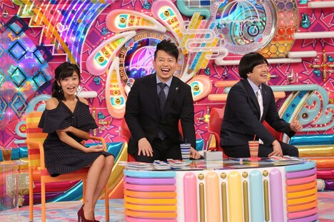 雨上がり決死隊と小島瑠璃子（左）。(c)テレビ朝日