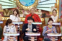 「思わず2度見する！想像を絶するテレビ」のパネラー陣。(c)読売テレビ