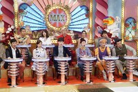 「思わず2度見する！想像を絶するテレビ」のパネラー陣。(c)読売テレビ