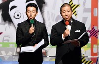 進行役のピース綾部とハライチ澤部。(c)テレビ東京