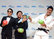 ベルトを取り合うオリエンタルラジオ中田と篠原信一。