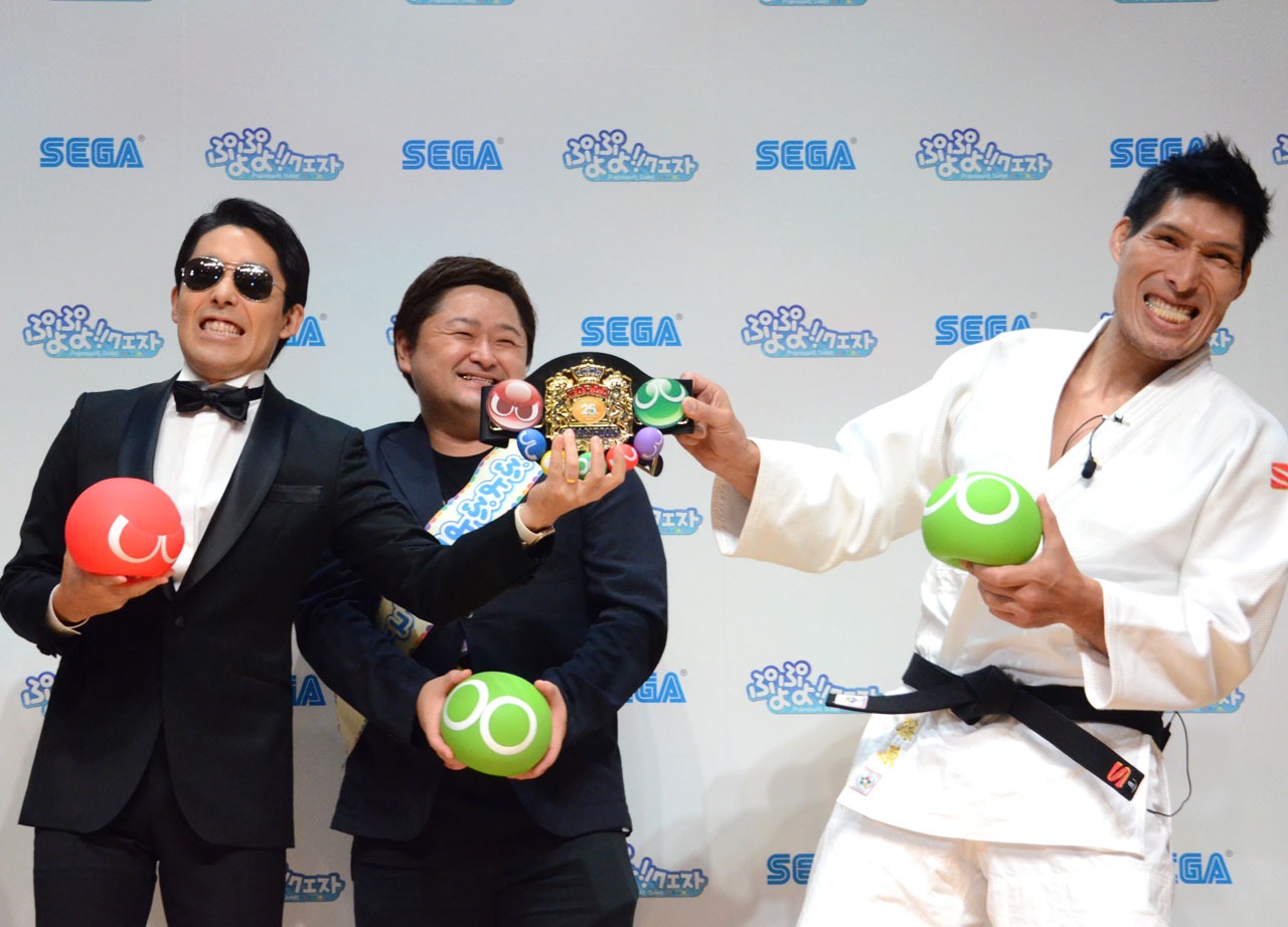 ベルトを取り合うオリエンタルラジオ中田と篠原信一。