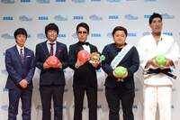 「ぷよぷよ!!クエスト」の新CM発表会に出席した（左から）フルーツポンチ、オリエンタルラジオ中田、細山田水紀氏、篠原信一。