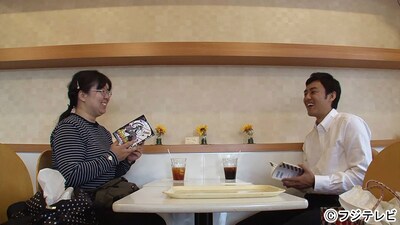「熱中女子」に芸人ディレクターとして出演するロバート山本（右）。
