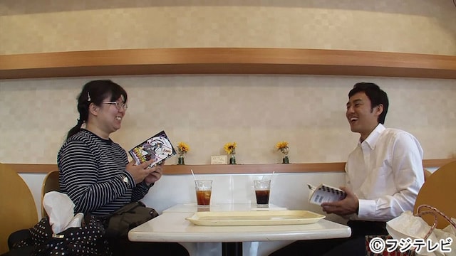 「熱中女子」に芸人ディレクターとして出演するロバート山本（右）。