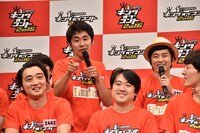 会見中の様子。