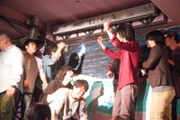 復活のチャンスを与えてもらった瞬間の敗者軍団。