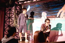 左からAマッソ加納、モグライダー芝。