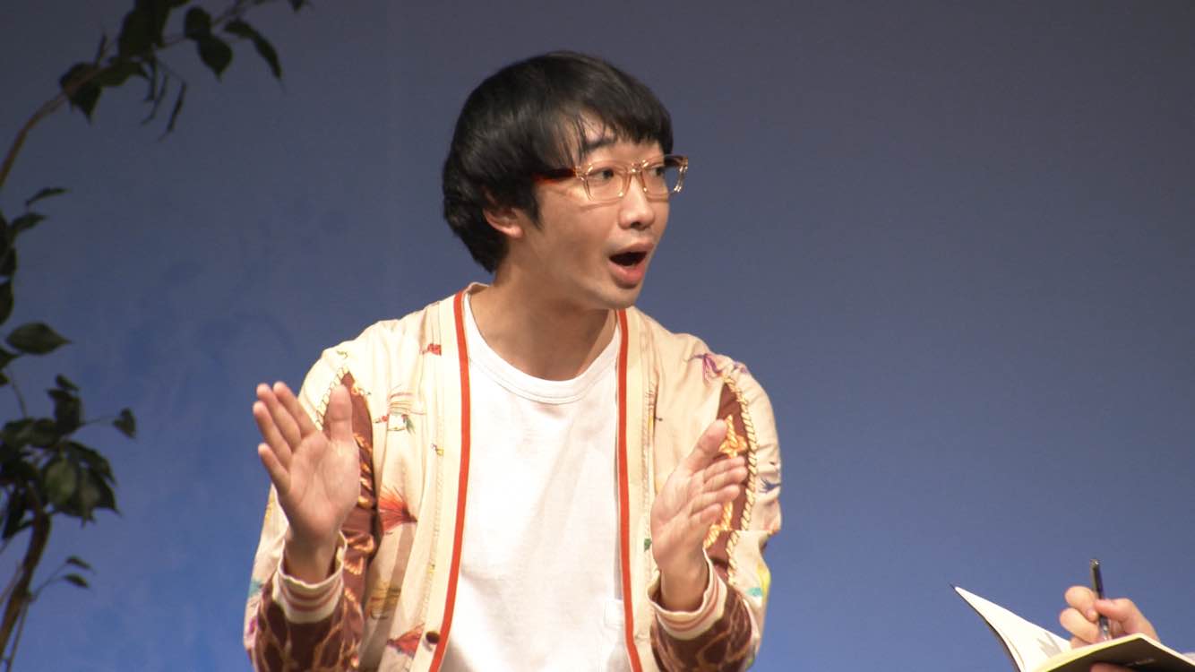 DVD「ラバーガールLIVE『大水が出た！』」のワンシーン。
