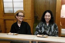 「AGF presents 日本のルーツを行く！又吉ロマン～知られざる水の神秘とは!?～」に出演する（左から）リリー・フランキー、ピース又吉。(c)関西テレビ