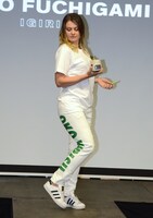 バーニャカウダを入れるためのポケットが付いた服。