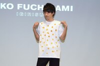 こぼしたカレーをドットにした服。