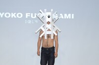 YOKO FUCHIGAMIが渋谷のスクランブル交差点をイメージして作ったアクセサリ。