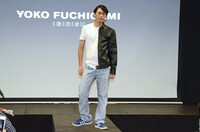 YOKO FUCHIGAMIが季節の変わり目を表現して作った服。