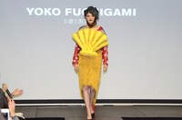 YOKO FUCHIGAMIが海産物をイメージして作った服。
