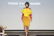 YOKO FUCHIGAMIが海産物をイメージして作った服。
