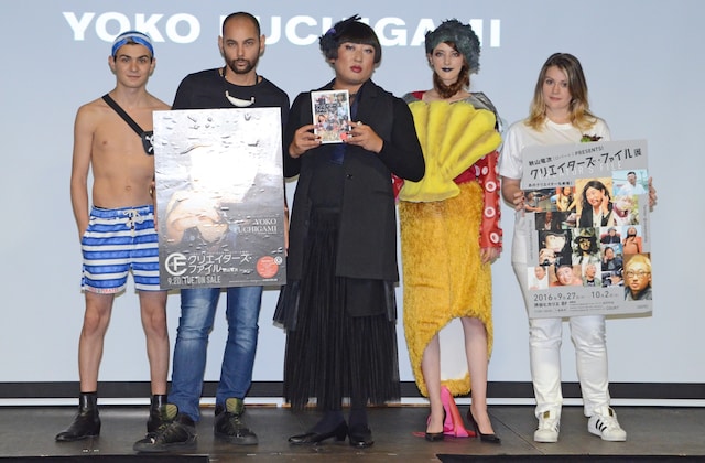 ファッションショーを実施したYOKO FUCHIGAMI（中央）とモデルたち。