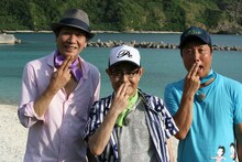 左から前川清、加藤茶、Wエンジン・えとう窓口。(c)KBC