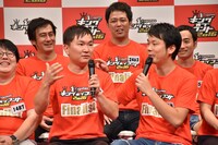 会見中の様子。