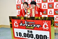 記者会見の様子。