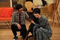 （左から）アンタッチャブル柴田、剛力彩芽。(c)関西テレビ