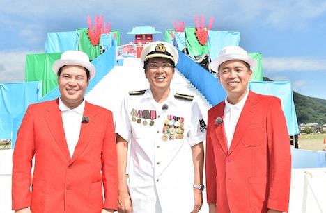 「オール芸人お笑い謝肉祭'16秋」MCのとんねるず石橋（中央）と、サブMCのタカアンドトシ。(c)TBS