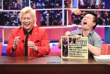 （左から）メイプル超合金カズレーザー、次長課長・河本。(c)中京テレビ