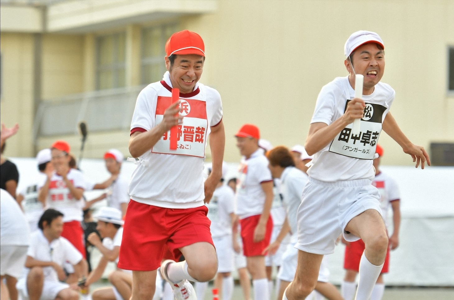 （左から）よゐこ有野、アンガールズ田中。(c)TBS