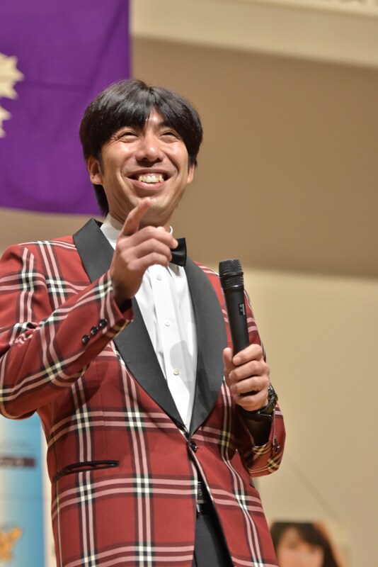 ねづっち、愛宕警察署「安全運動の集い」でなぞかけ