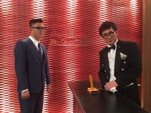 「金曜ドラマ『砂の塔～知りすぎた隣人』」のスピンオフコントの出演するシソンヌ。(c)TBS