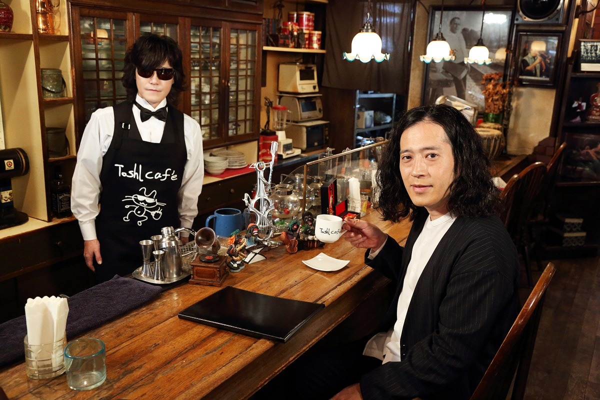 左からToshl、ピース又吉。(c)フジテレビ / フジゲームス