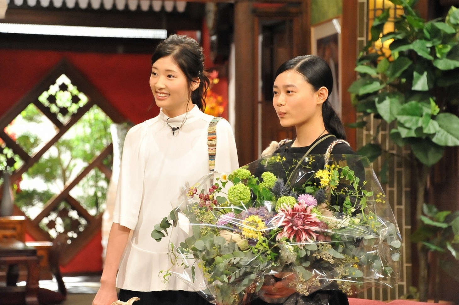 （左から）相楽樹、杉咲花。(c)関西テレビ