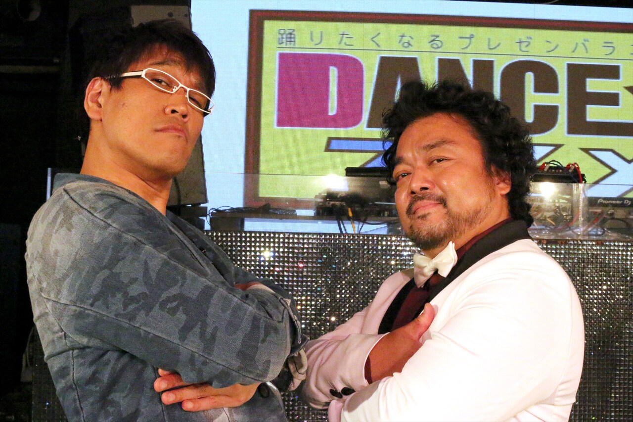 「DANCEのススメ～踊りたくなるプレゼンバラエティ～」に出演する（左から）古坂大魔王、パパイヤ鈴木。(c)名古屋テレビネクスト